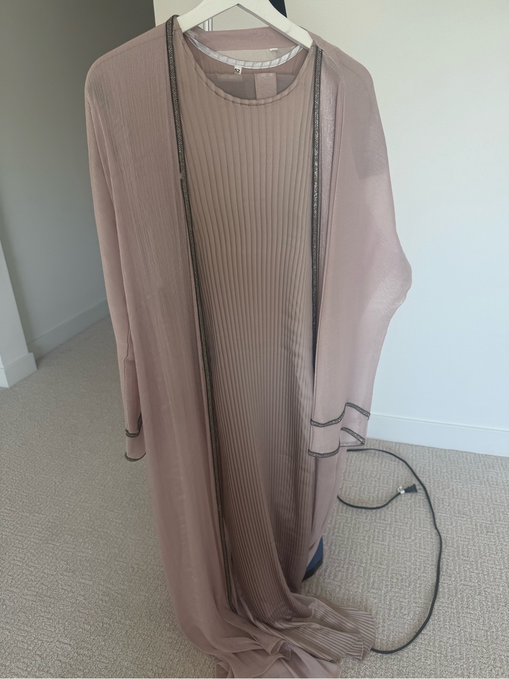 Pleated Dusty Pink/Mauve Open Abaya Set (Never Worn)